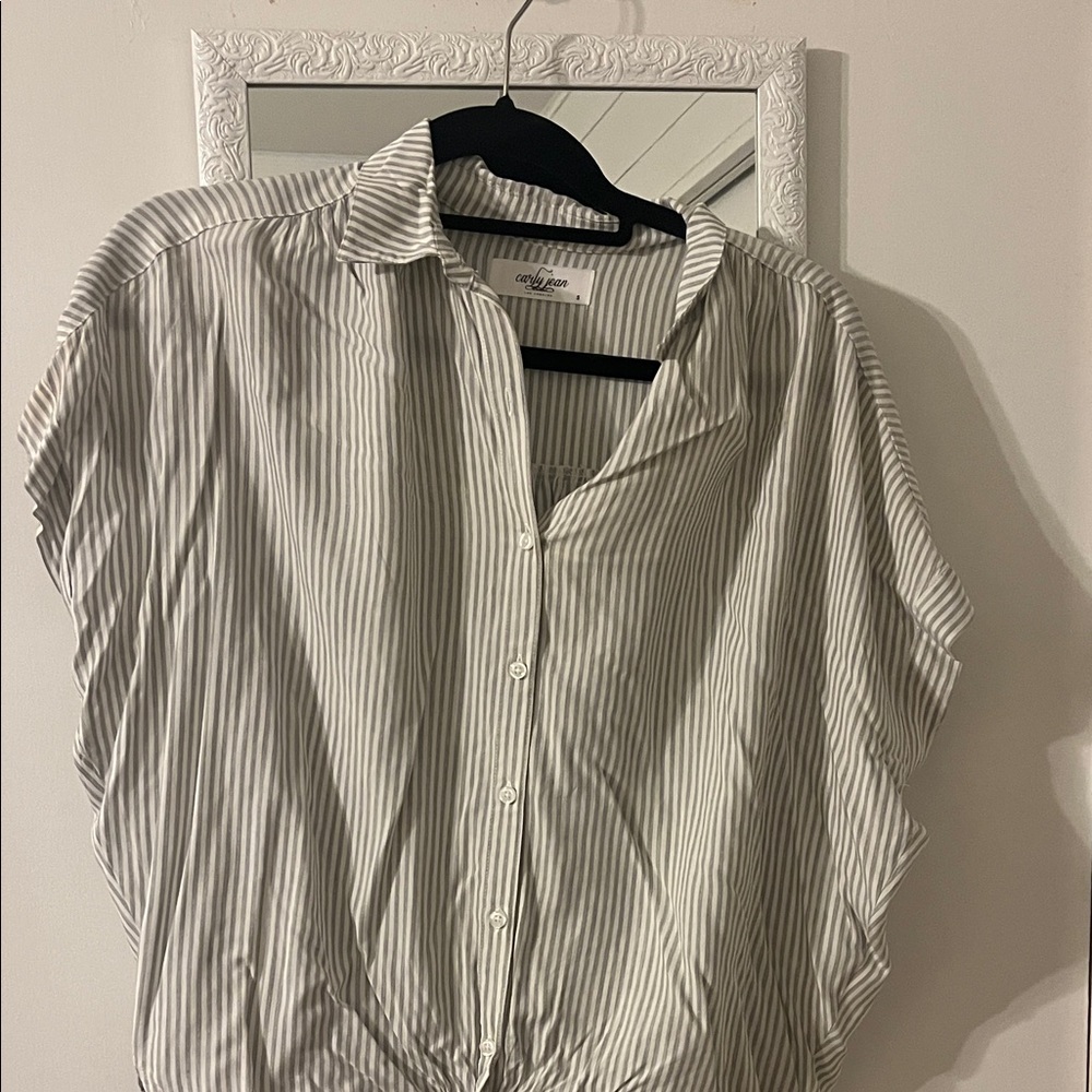 Carly Jean Los Angeles Gray Striped Button Down Shirt